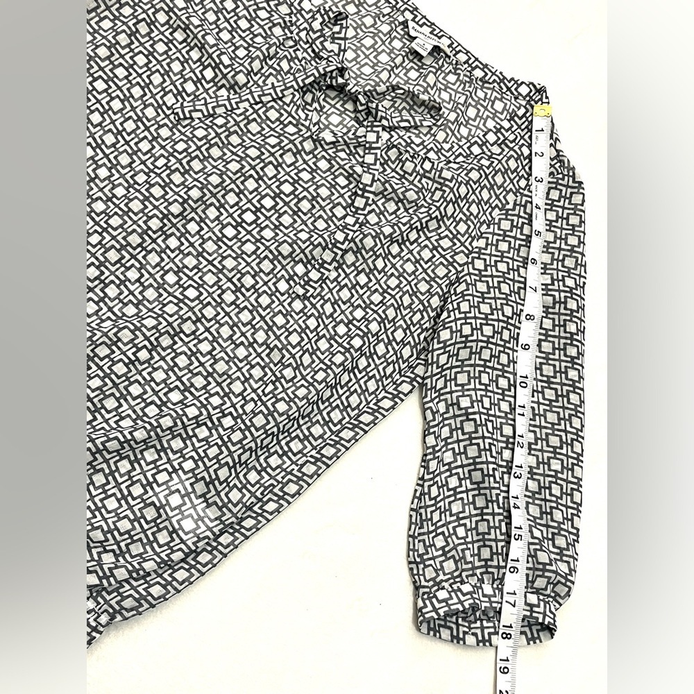 Banana Republic Women’s Sheer Gray and White Geometric 3/4 Sleeve Shirt Blouse - Picture 8 of 16